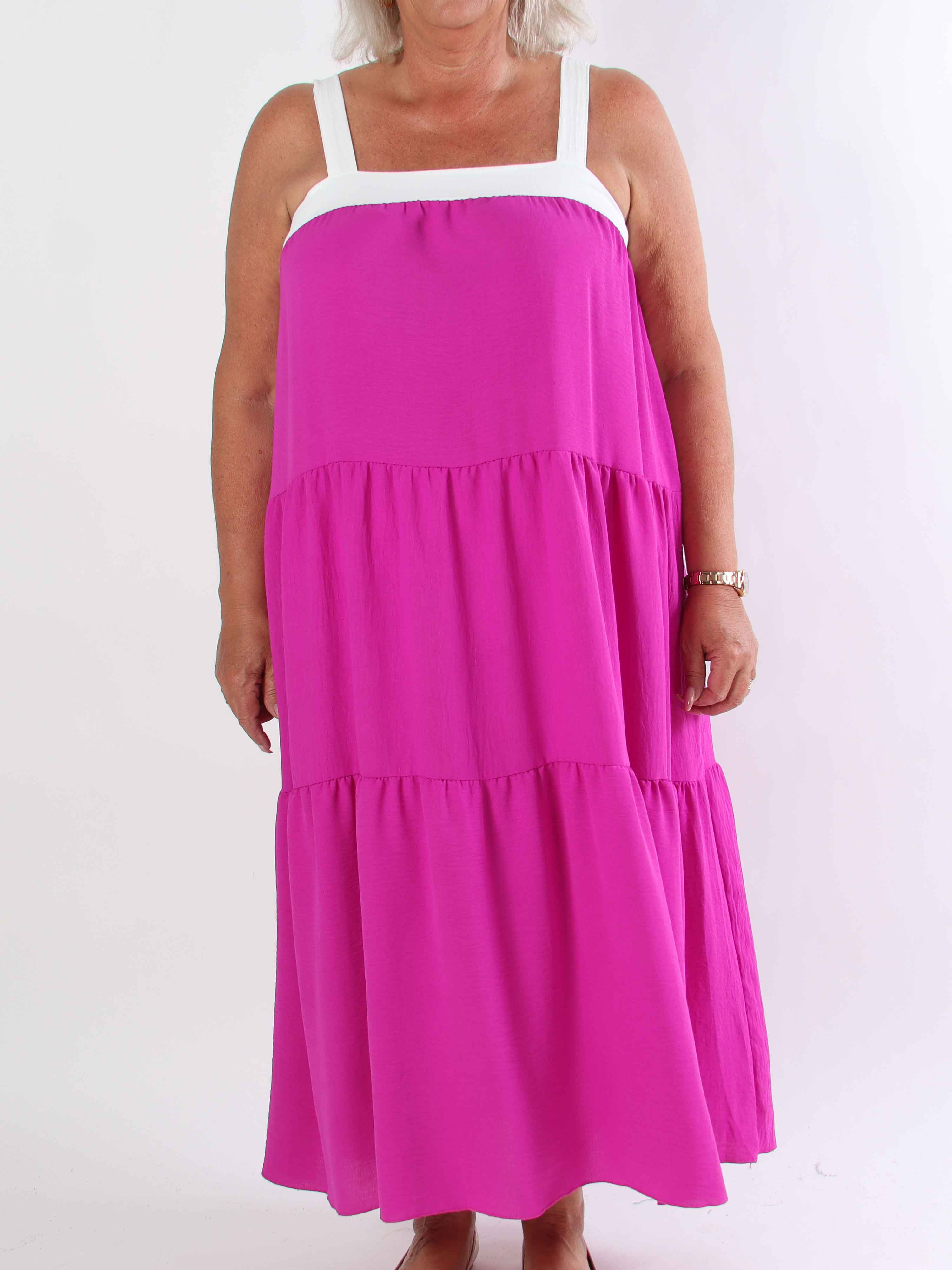 Glenna - Lång plus size klänning i viskos med vita axelband